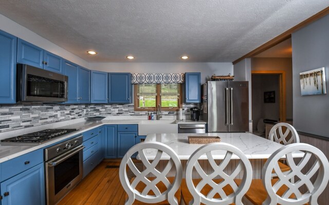 At Lake's Edge 6 Bedroom House