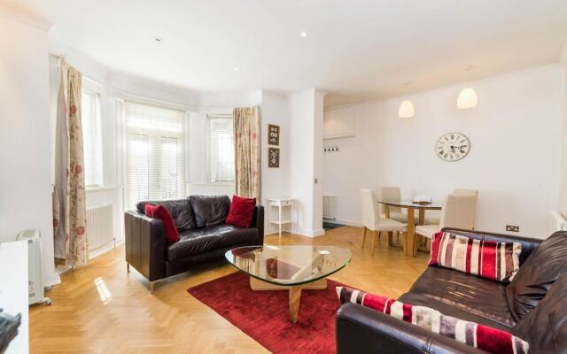 Luxury 2BD Garden Flat in Chelsea