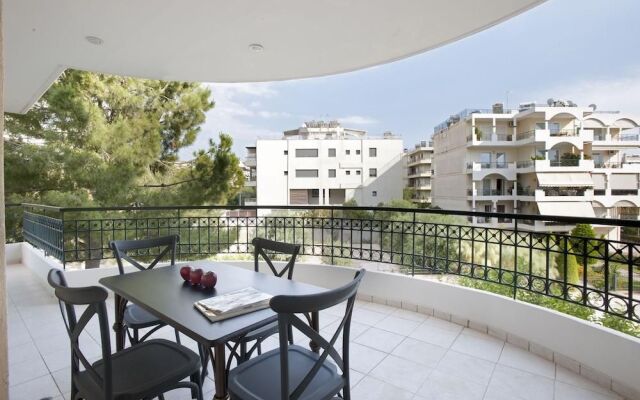 Ano Glyfada- A Big Comfortable Apartment