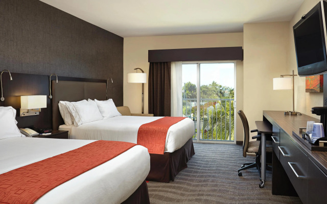 Holiday Inn Express Hotel Naples Downtown - 5th Avenue