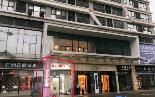 Guangzhou TT Net Red Boutique Theme Apartment