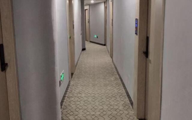 Zsmart Hotel (Shanghai Shangnan Road Subway Station)