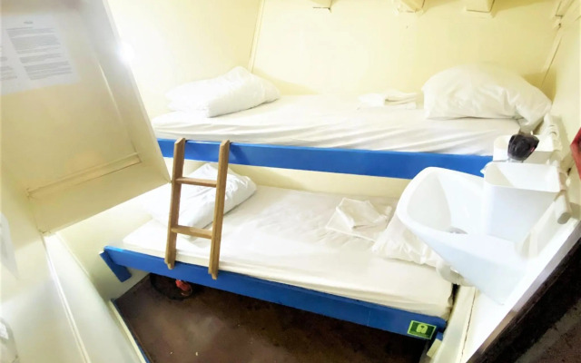 Rhythm Floating Hostel - Zadar