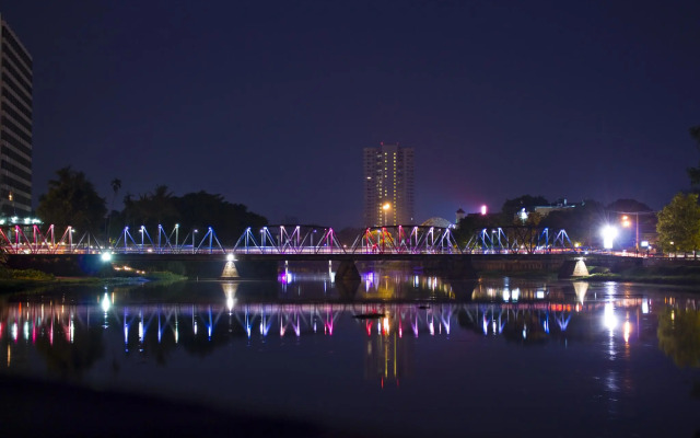 The Leaf Service Apartment