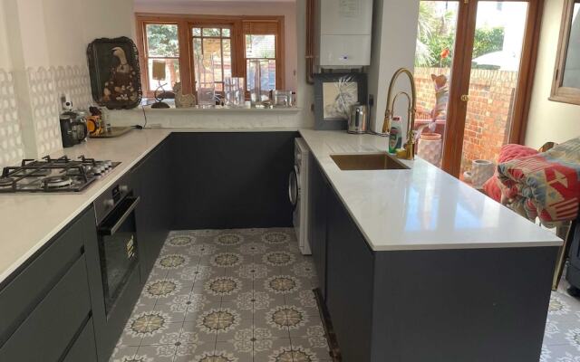 4 Bedroom House Near Seven Dials