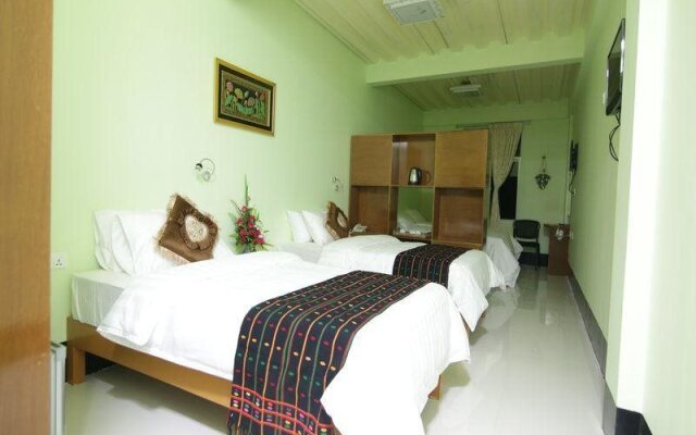 Deluxe Hotel