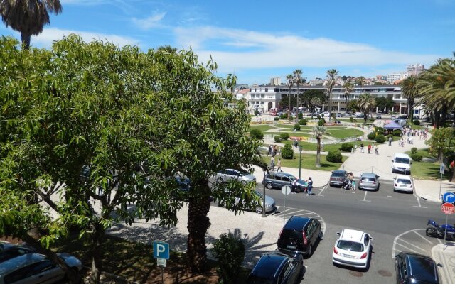 Rent4Rest Estoril Beachfront Apartments