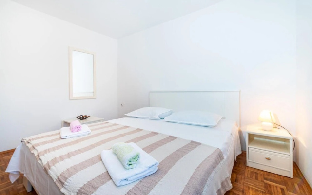 Stunning Apartment in Razanac With 2 Bedrooms and Wifi