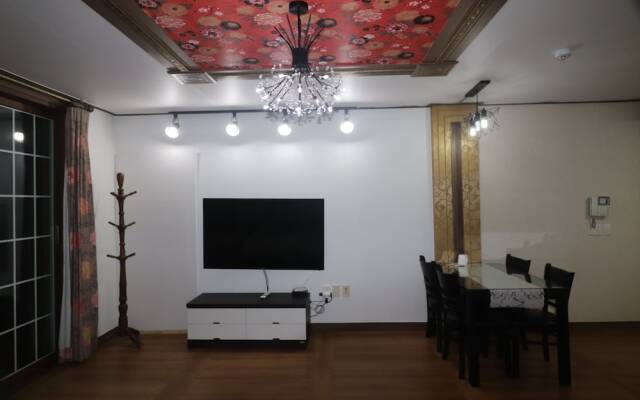 Gyeongju Raspberry Pension