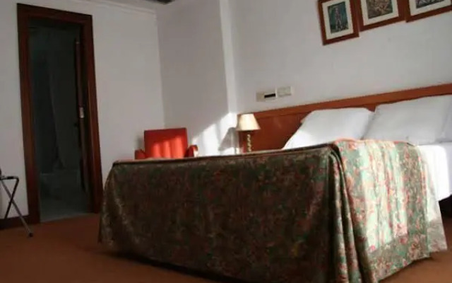 Hostal Gran Via Levante