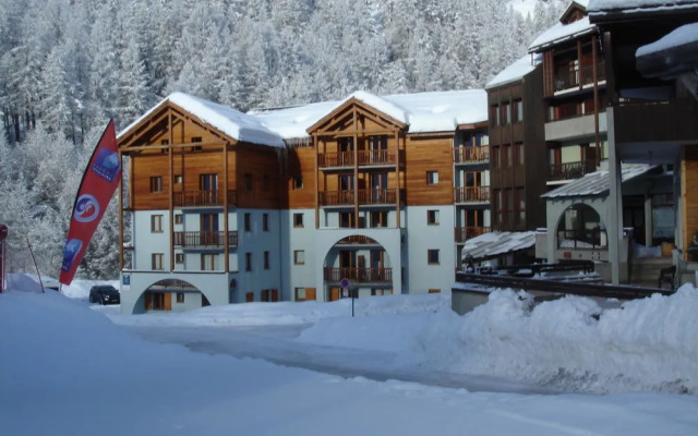 Adonis Molines by Olydea