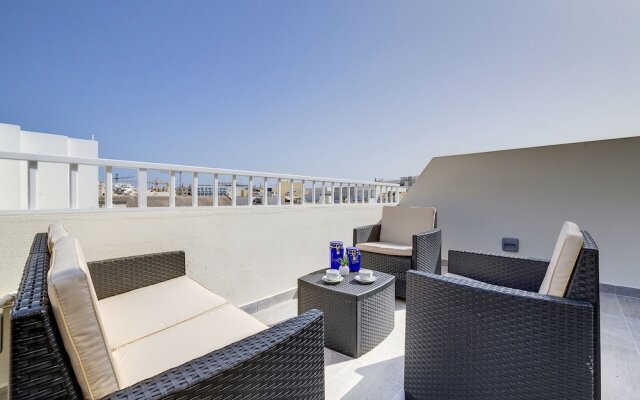 Chic 2BR Penthouse Steps From the Promenade