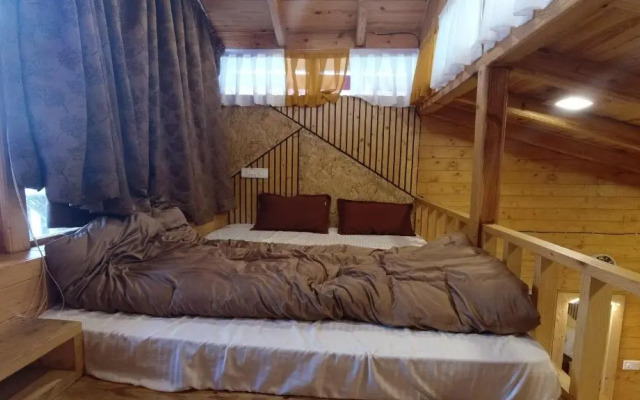 Rooftop Cottages & Restaurant Pangot