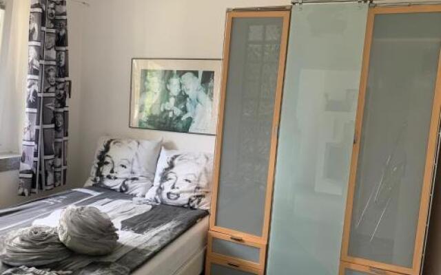 Hollywood Studio Apartments " Traum Fabrik "