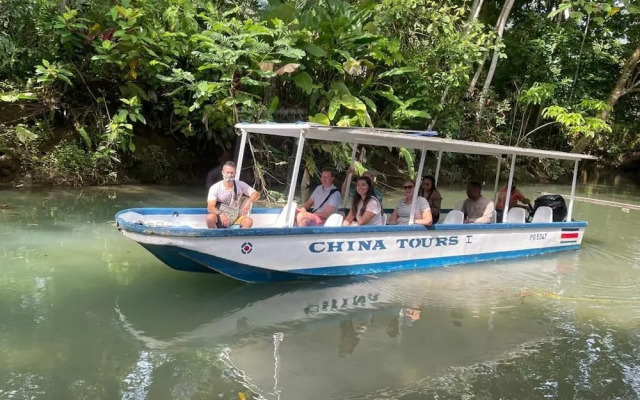 Los Angeles Hotel & Resort