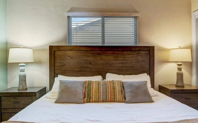 Amazing 4-bdrm W/backyard Paradise in Scottsdale!