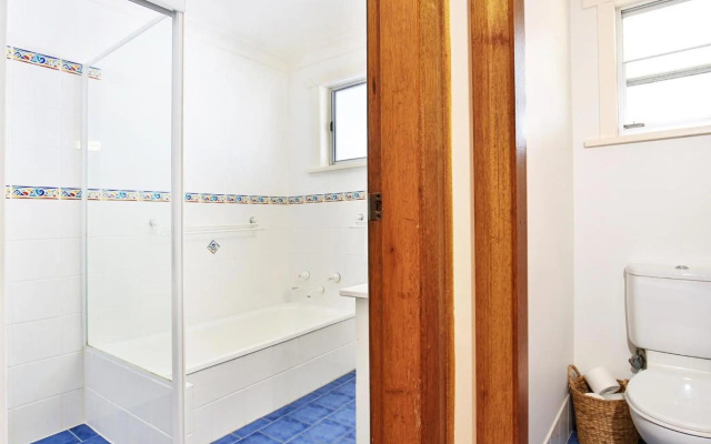 Shores - Pet-Friendly - 1 Min Walk to Beach
