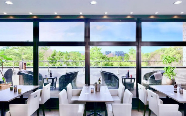 MINAMISENRI Crystal Hotel