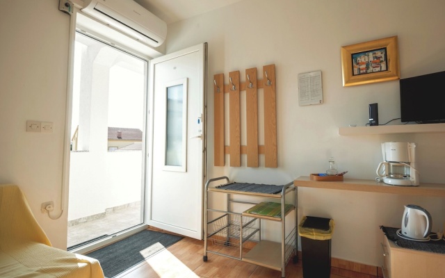 Apartments Kamenar