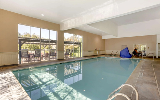 Best Western Plus Revere Inn & Suites