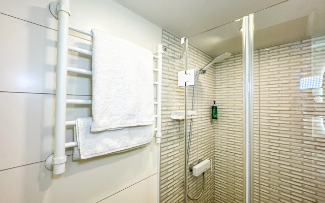 Aquamarine Apartment on Pionersky Avenue 20