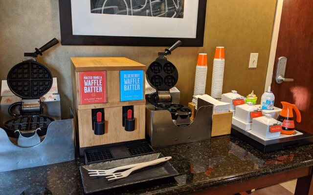 Hampton Inn & Suites Cincinnati-Union Center