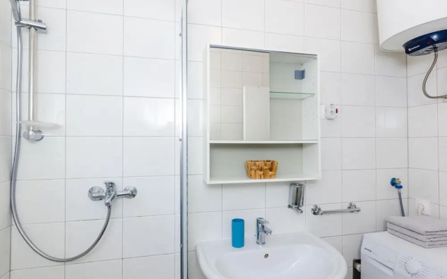 Apartment Konak - Two Bedroom Apartment With Balcony and Sea View