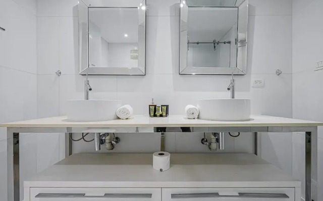 w Majestic 2BR w Perfect Balcony in YOO