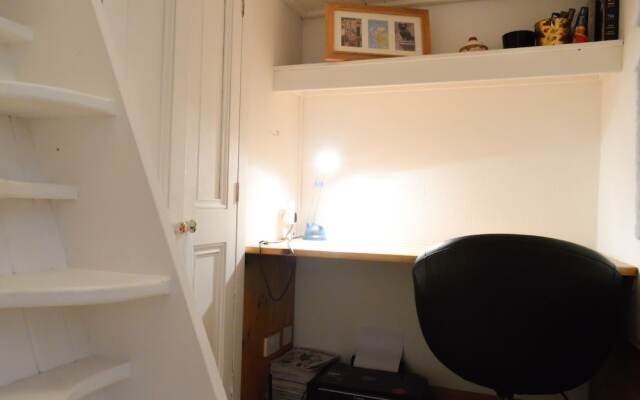 Modern Flat In Central Edinburgh