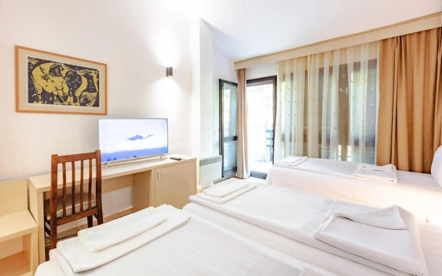 Hotel Pela