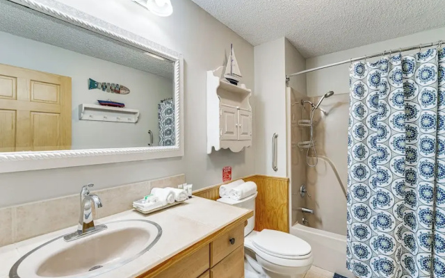 Pet-friendly Hiawassee Cabin w/ Lake Views & Sauna