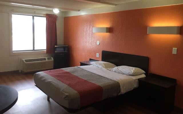 Motel 6 Benton Harbor