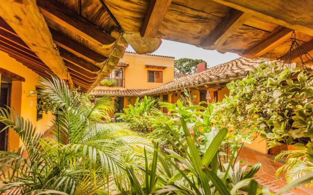 La Casa Amarilla