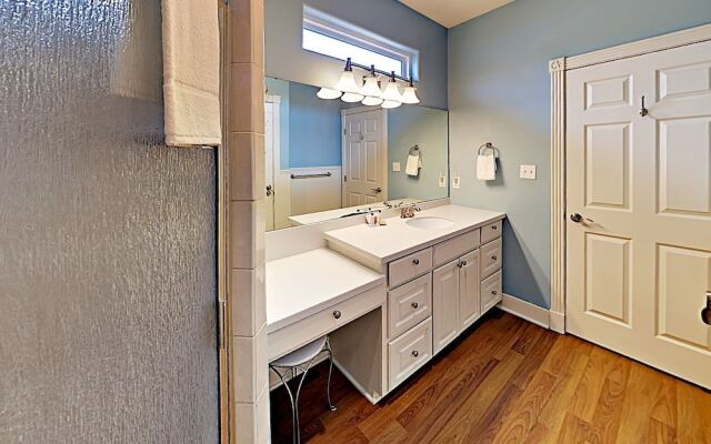 Spinnaker House - Four Bedroom Home