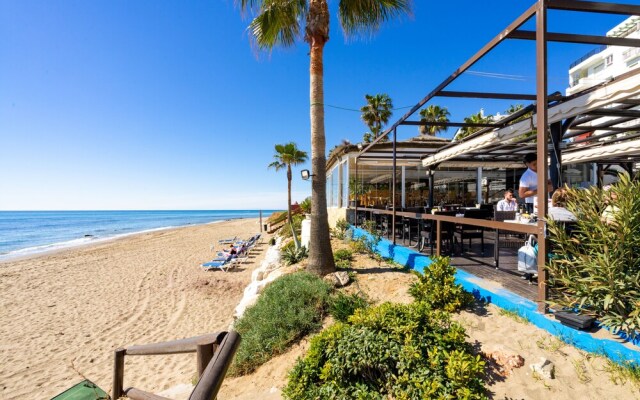 Beachside Apartment with Garden Ref 89