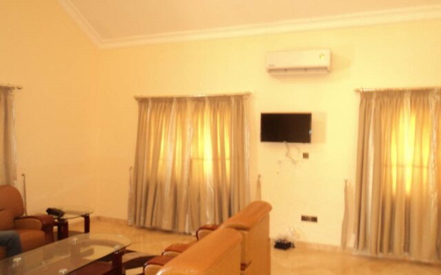 Pebble Pine Hotel