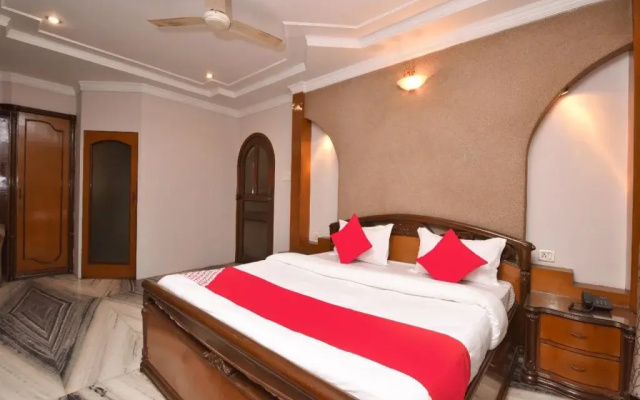 Oyo 14371 Treetops Guest House
