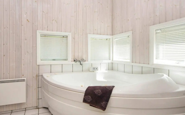 8 Person Holiday Home in Glesborg-by Traum