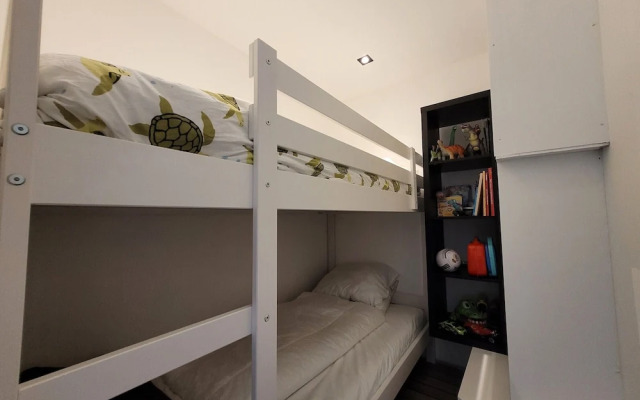 Sea View Apartment by Beach