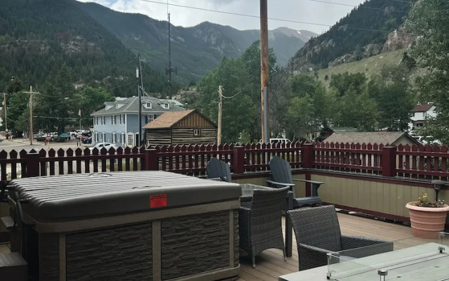 Clear Creek Inn