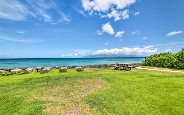 Beachfront Condo: Sunset Views & Pool Access!