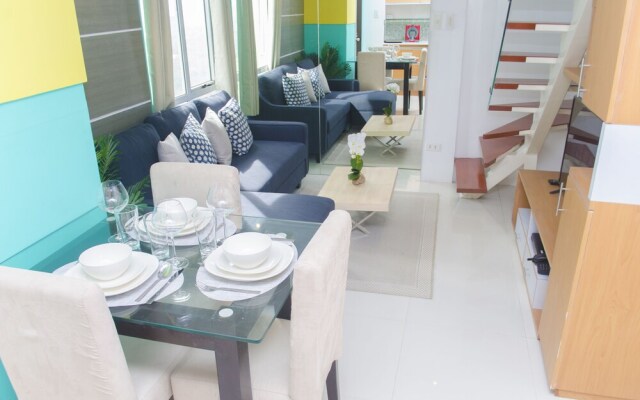 Decorated Duplex Apartment @ BGC