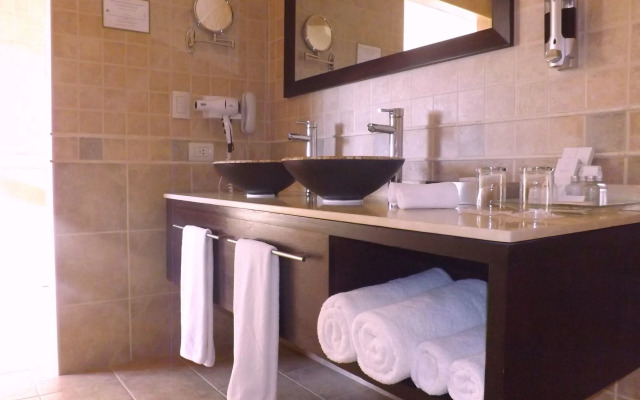Xelena Hotel & Suites