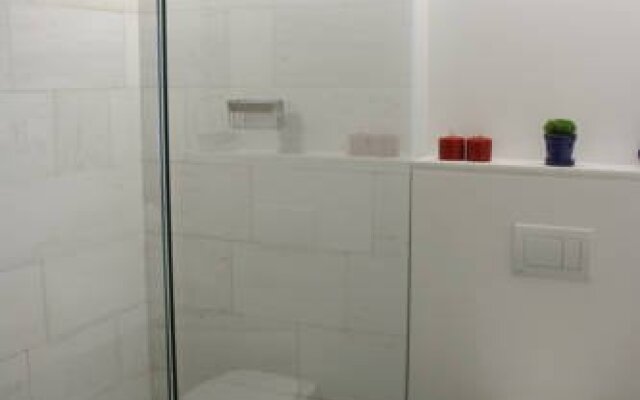 Exclusive Suite with Pool Well Located