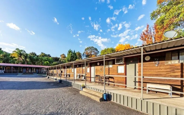 Dartmouth Motor Inn