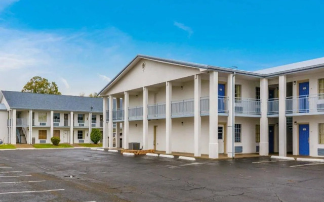 Motel 6 Alexandria, LA - South