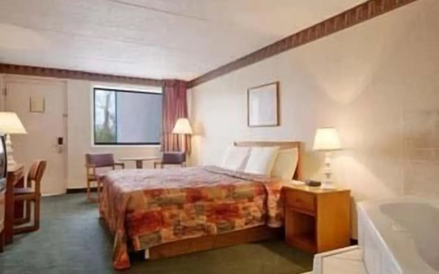 Days Inn By Wyndham Greeneville Tn