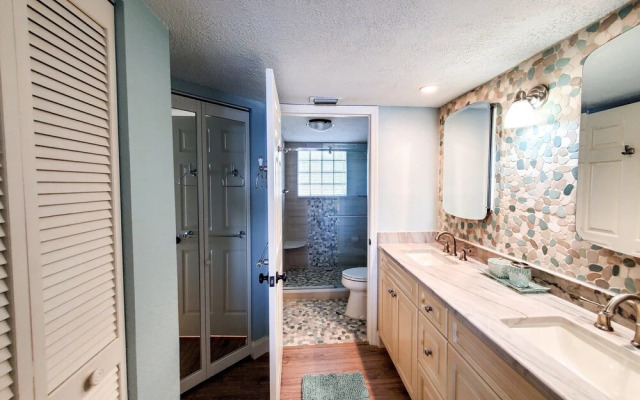 Alan's Hickory Bay West Condo