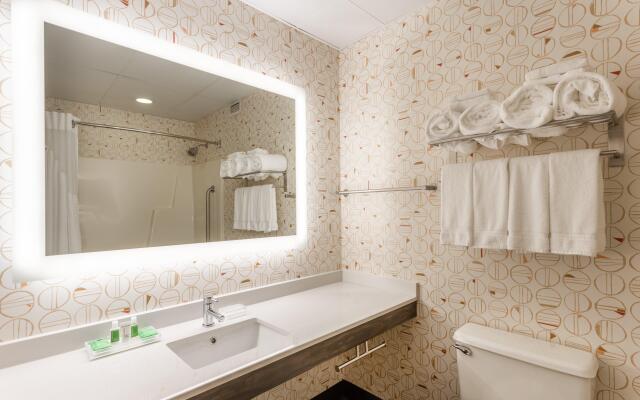 Holiday Inn Philadelphia South - Swedesboro by IHG
