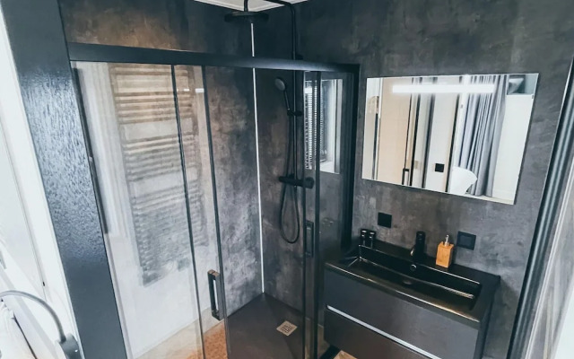 Luxury Waterfront Escape